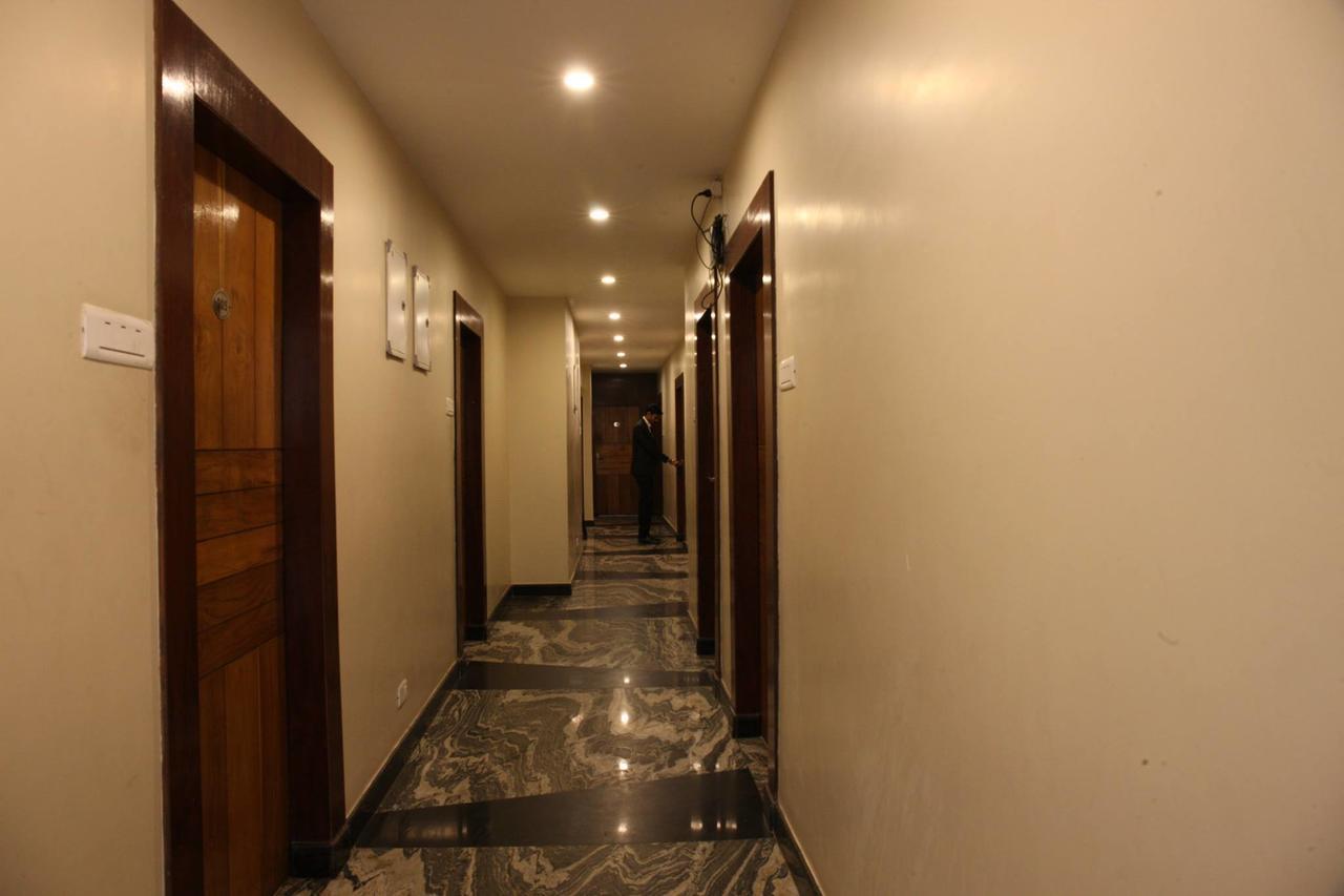 Hotel Welcome Palace アガルタラ エクステリア 写真