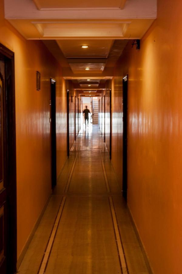 Hotel Welcome Palace アガルタラ エクステリア 写真